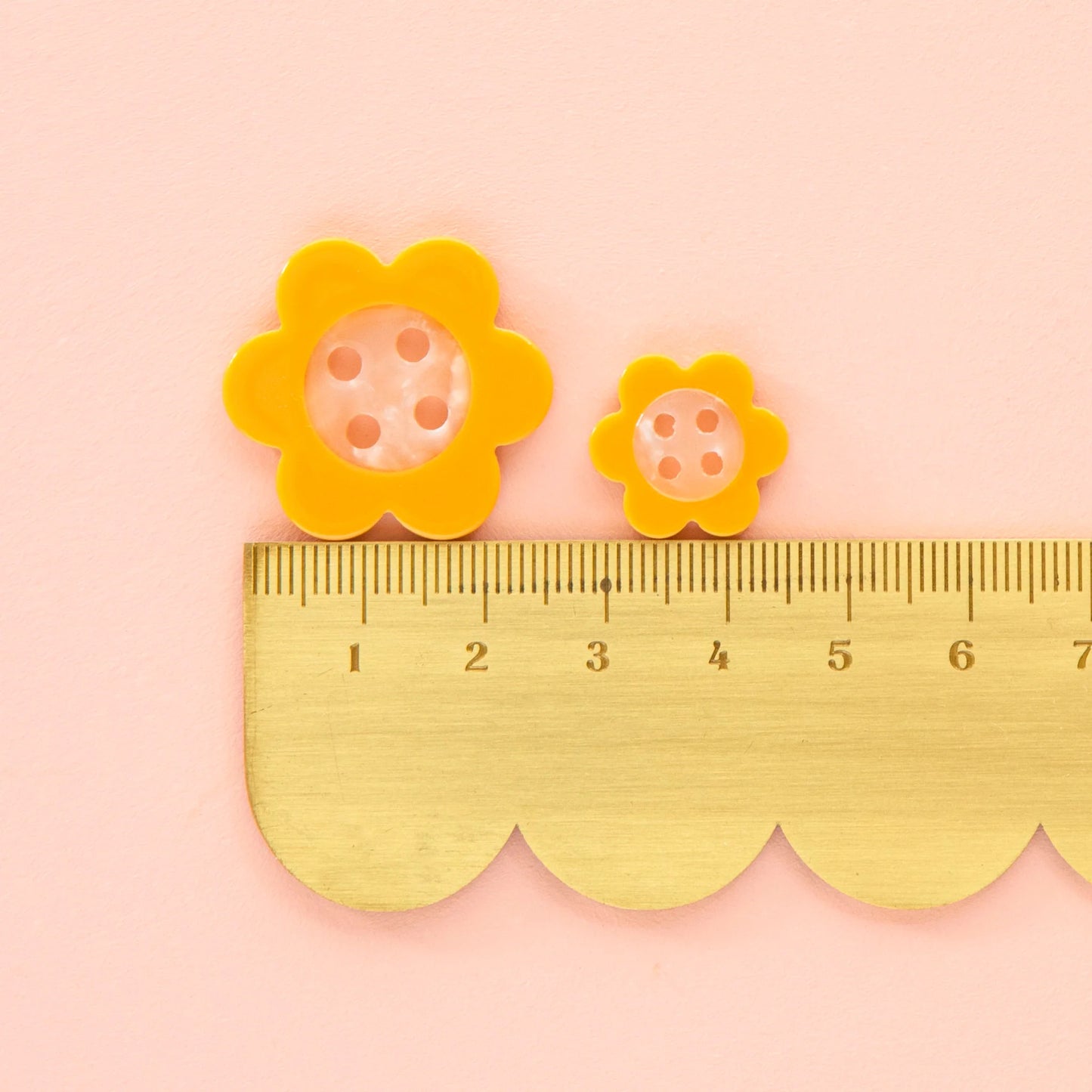 Sarah Hearts Small 5/8" Yellow Daisy Buttons